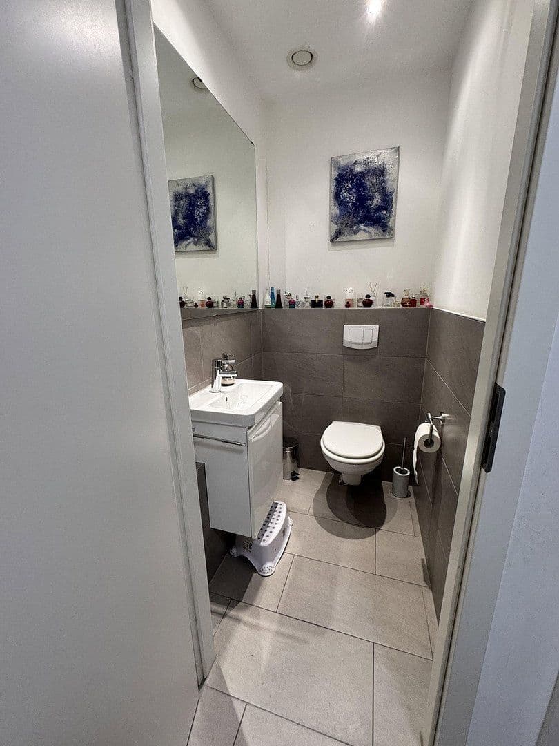 Predaj domu 142 m², pozemek 179 m², Alleestraße 85, Flörsheim, Hesensko Predaj domu 142 m², pozemek 179 m², Alleestraße 85, Flörsheim, Hesensko