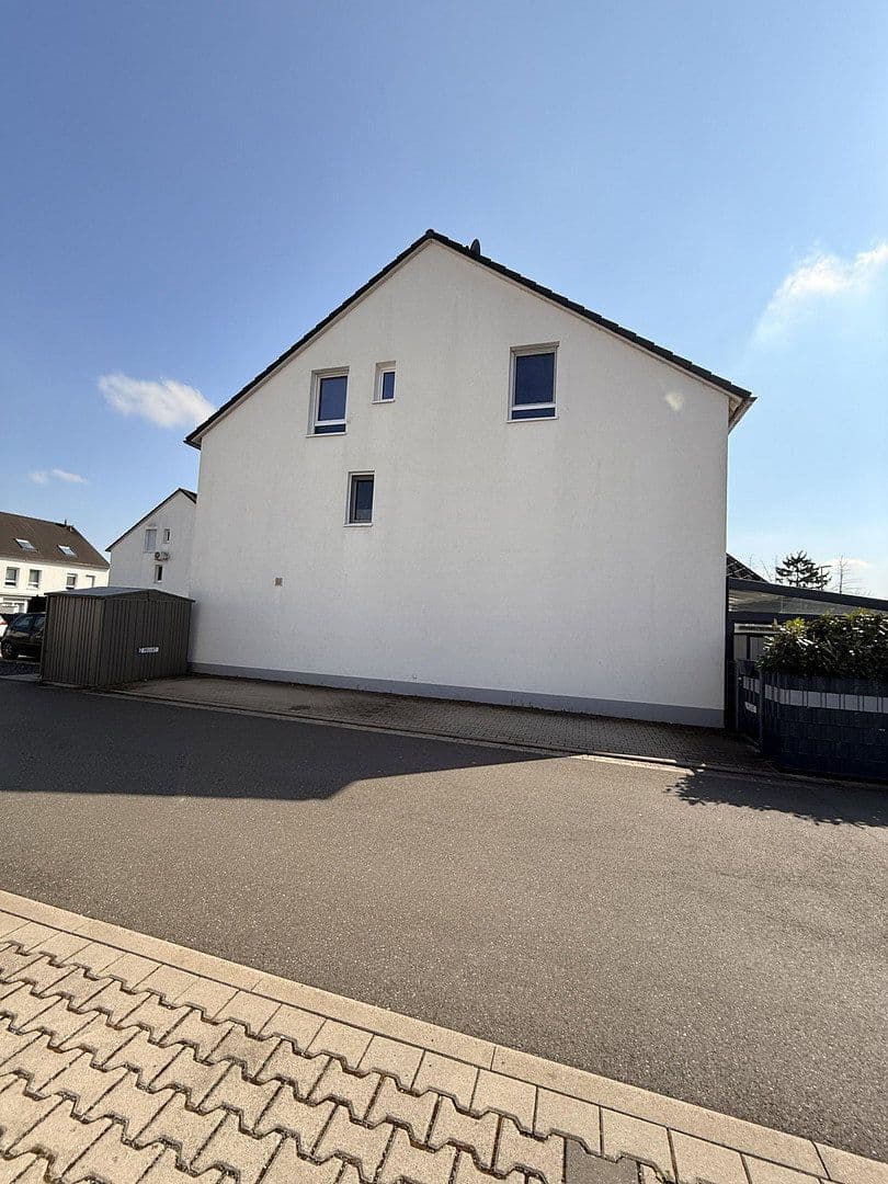 Predaj domu 142 m², pozemek 179 m², Alleestraße 85, Flörsheim, Hesensko Predaj domu 142 m², pozemek 179 m², Alleestraße 85, Flörsheim, Hesensko