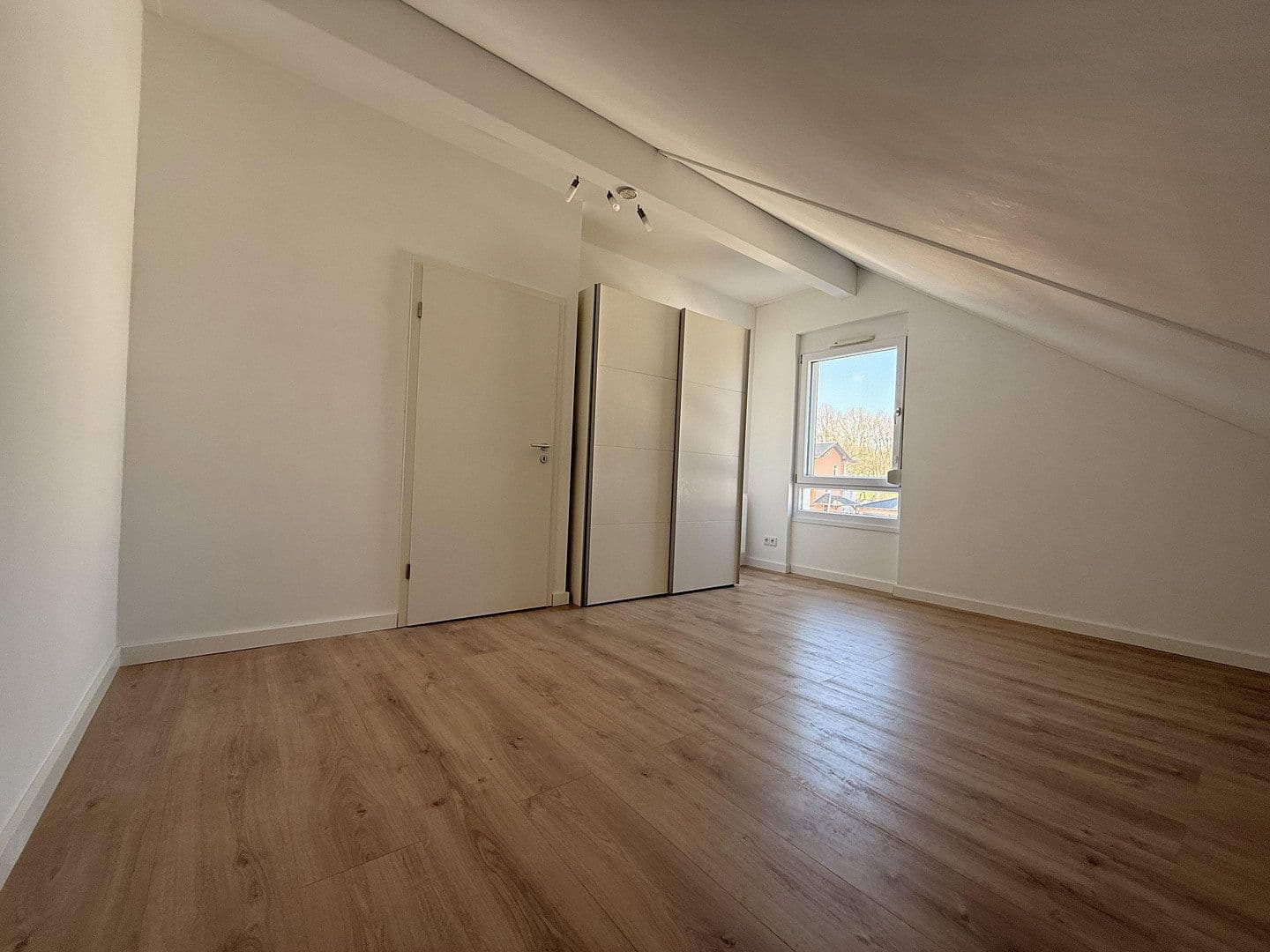 Predaj domu 142 m², pozemek 179 m², Alleestraße 85, Flörsheim, Hesensko Predaj domu 142 m², pozemek 179 m², Alleestraße 85, Flörsheim, Hesensko