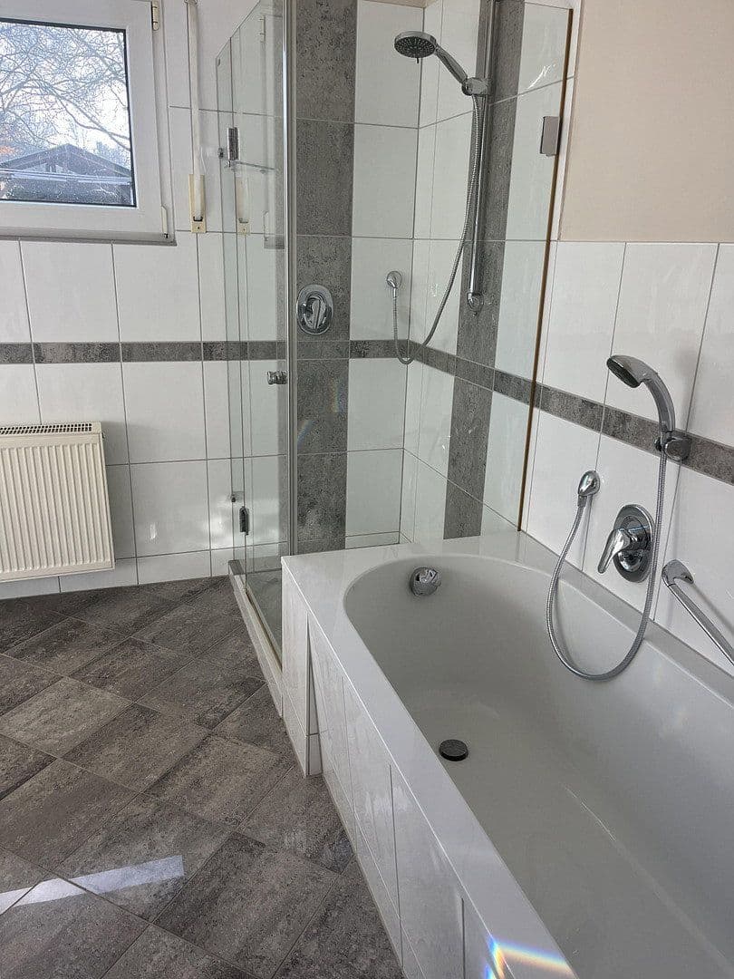 Prenájom bytu 3-izbový 130 m², Kelkheim (Taunus), Hesensko Prenájom bytu 3-izbový 130 m², Kelkheim (Taunus), Hesensko