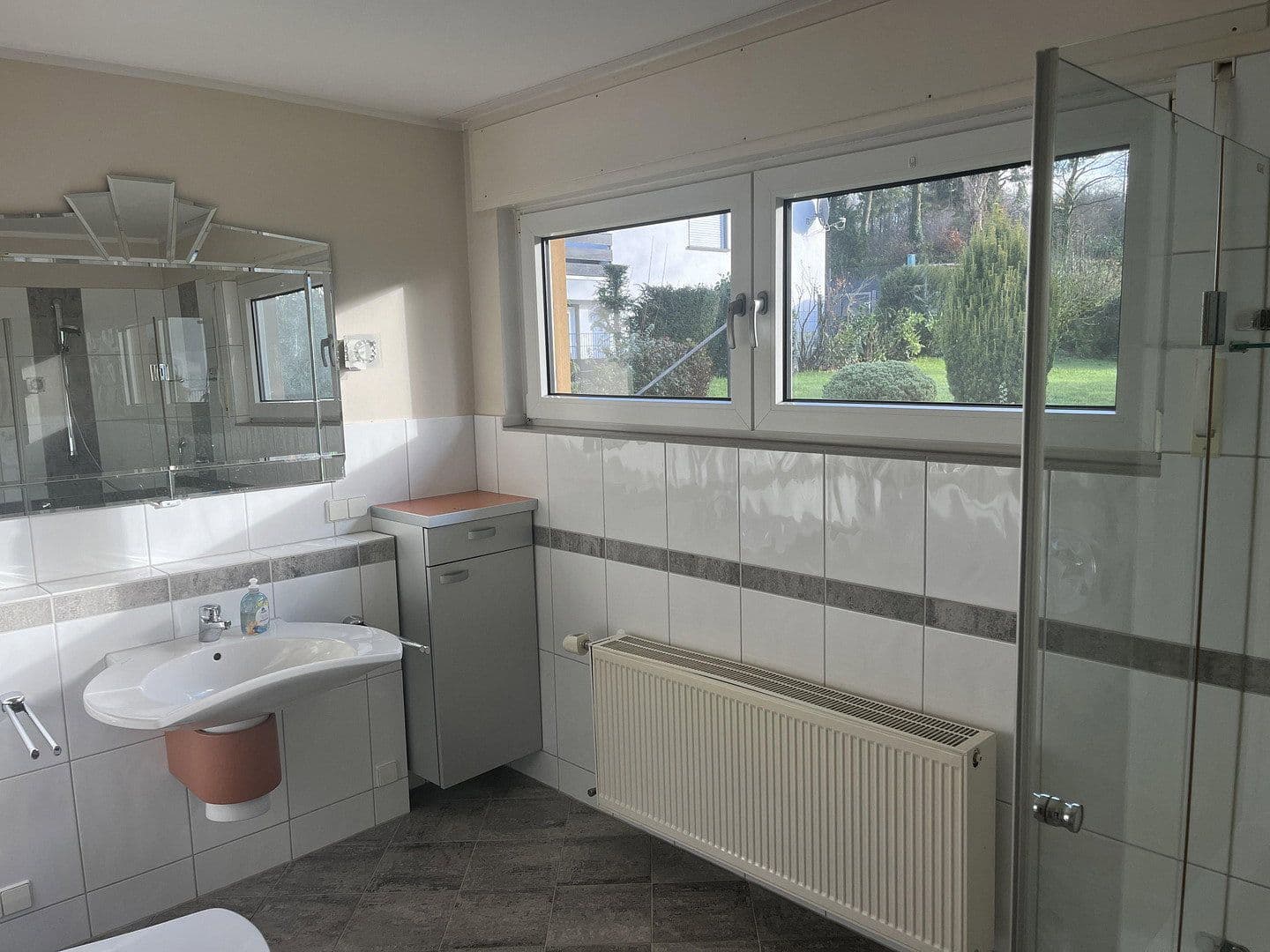 Prenájom bytu 3-izbový 130 m², Kelkheim (Taunus), Hesensko Prenájom bytu 3-izbový 130 m², Kelkheim (Taunus), Hesensko