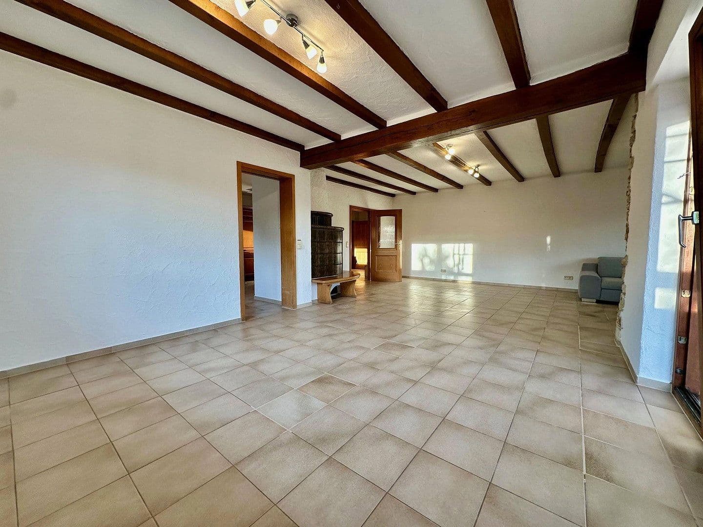 Prenájom bytu 3-izbový 150 m², Aichtal, Bádensko-Wurttembersko Prenájom bytu 3-izbový 150 m², Aichtal, Bádensko-Wurttembersko