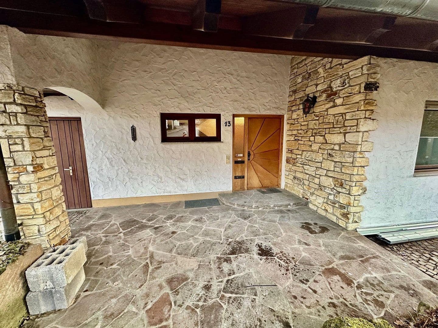 Prenájom bytu 3-izbový 150 m², Aichtal, Bádensko-Wurttembersko Prenájom bytu 3-izbový 150 m², Aichtal, Bádensko-Wurttembersko