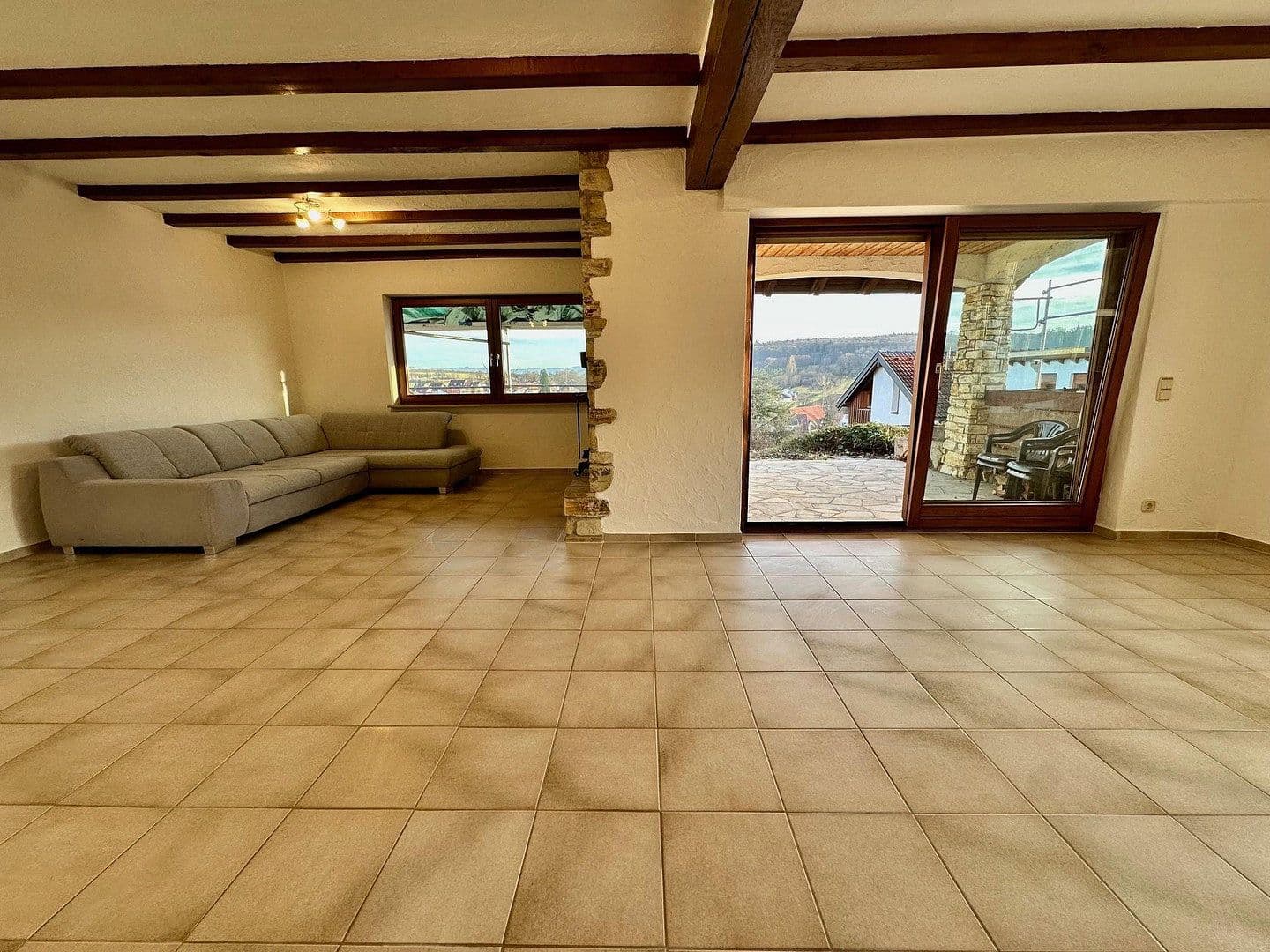 Prenájom bytu 3-izbový 150 m², Aichtal, Bádensko-Wurttembersko Prenájom bytu 3-izbový 150 m², Aichtal, Bádensko-Wurttembersko