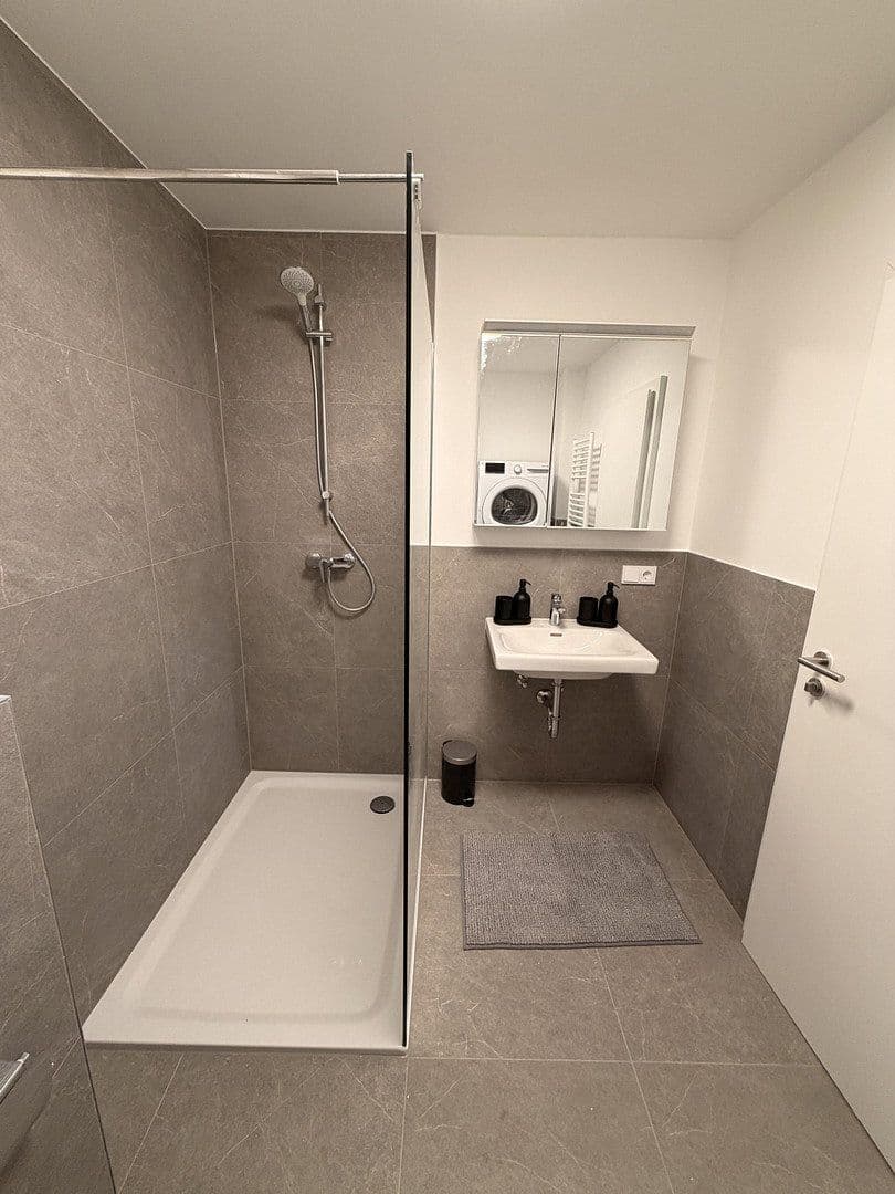 Prenájom bytu 4-izbový 70 m², München, Bavorsko Prenájom bytu 4-izbový 70 m², München, Bavorsko