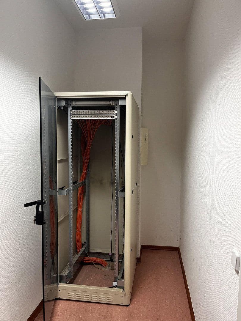 Prenájom kancelárie 116 m², Dietzgenstr. 93, Berlin, Berlín Prenájom kancelárie 116 m², Dietzgenstr. 93, Berlin, Berlín