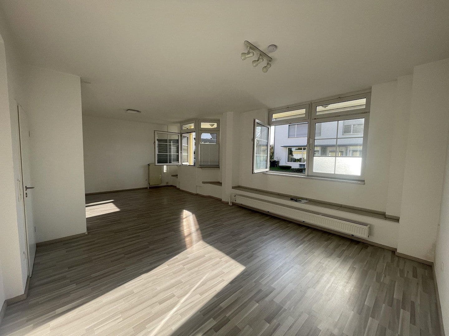 Prenájom bytu 2-izbový 79 m², Gothestraße 18, Sankt Augustin, Severné Porýnie - Westfálsko Prenájom bytu 2-izbový 79 m², Gothestraße 18, Sankt Augustin, Severné Porýnie - Westfálsko