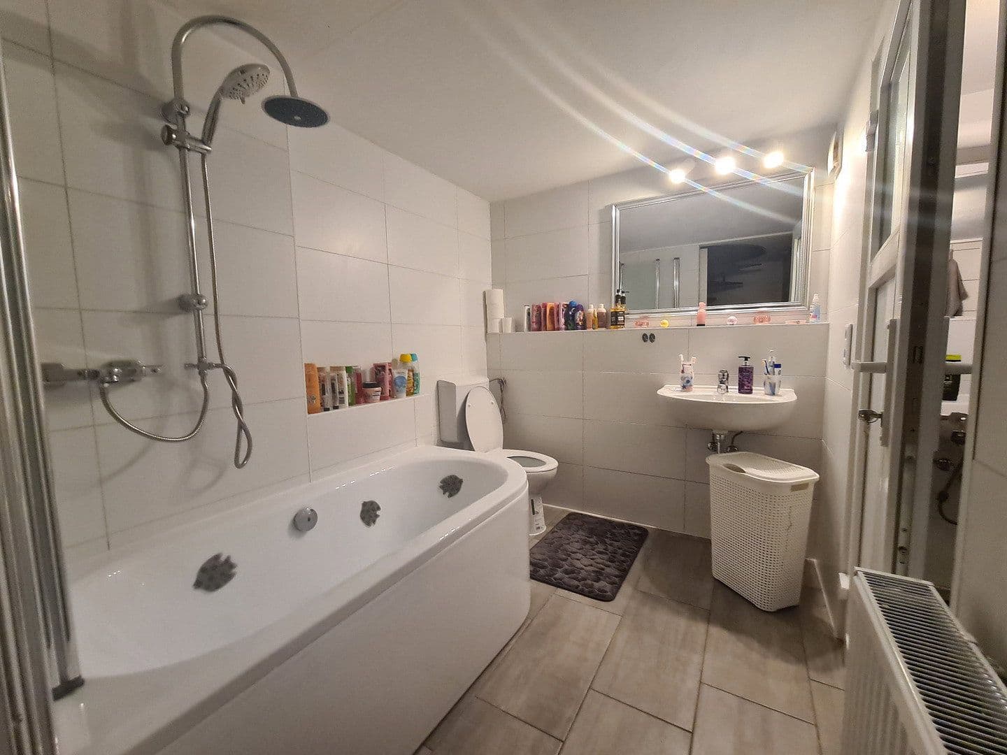 Predaj domu 330 m², pozemek 375 m², Paradiesweg 2, Aach, Bádensko-Wurttembersko Predaj domu 330 m², pozemek 375 m², Paradiesweg 2, Aach, Bádensko-Wurttembersko