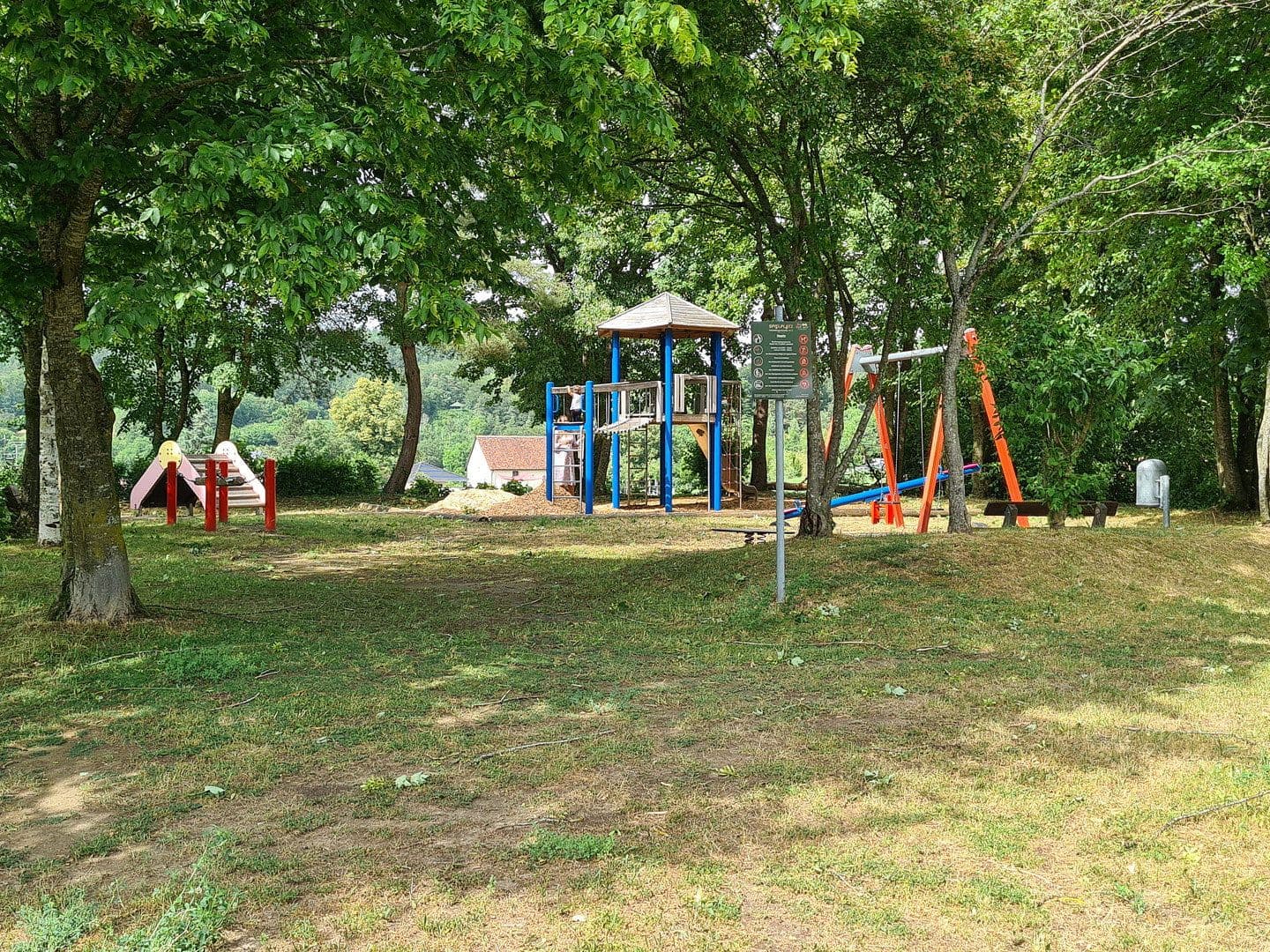 Predaj domu 330 m², pozemek 375 m², Paradiesweg 2, Aach, Bádensko-Wurttembersko Predaj domu 330 m², pozemek 375 m², Paradiesweg 2, Aach, Bádensko-Wurttembersko