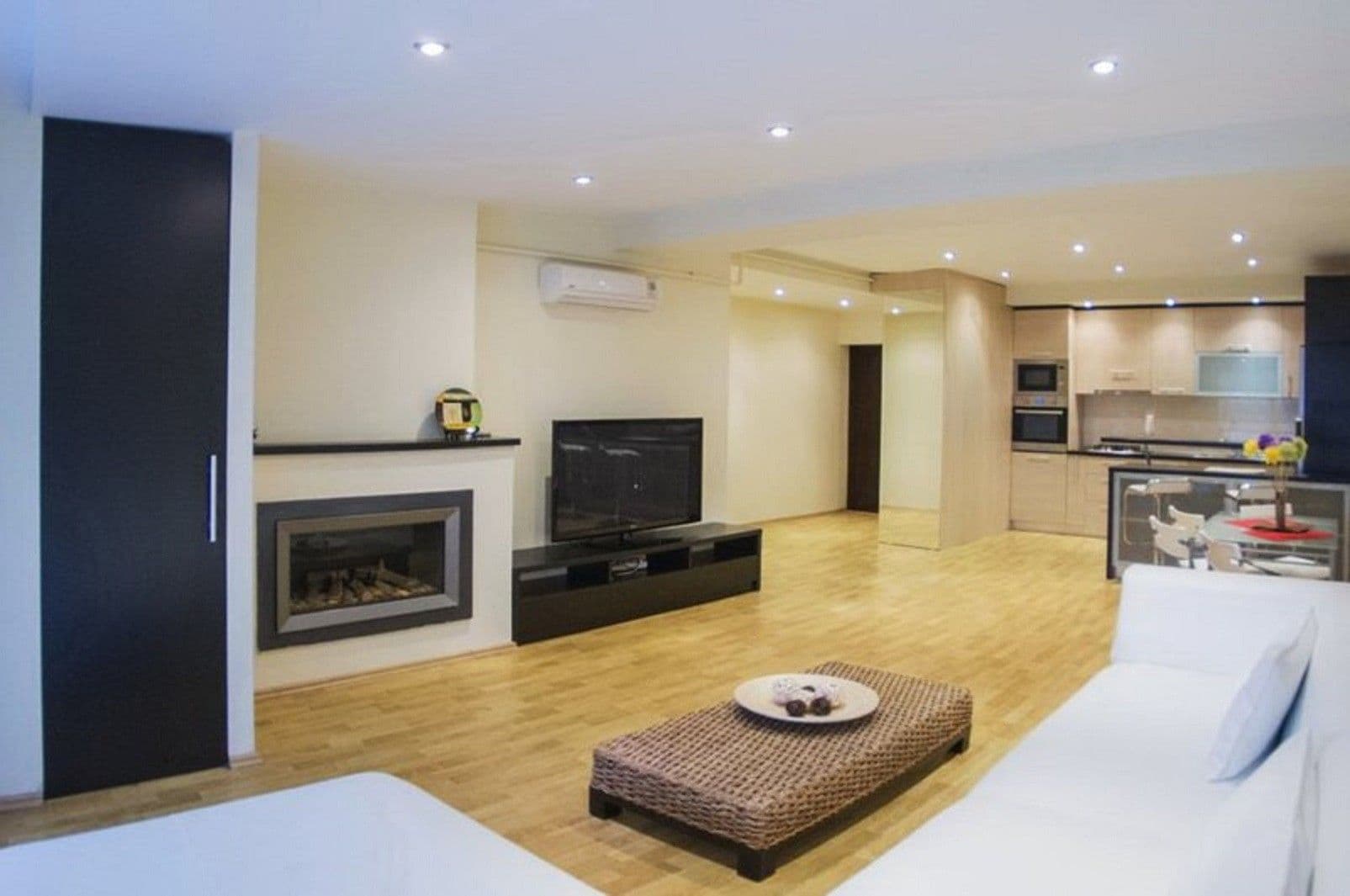 Prenájom bytu 2-izbový 75 m², U Půjčovny, Praha, Praha Prenájom bytu 2-izbový 75 m², U Půjčovny, Praha, Praha