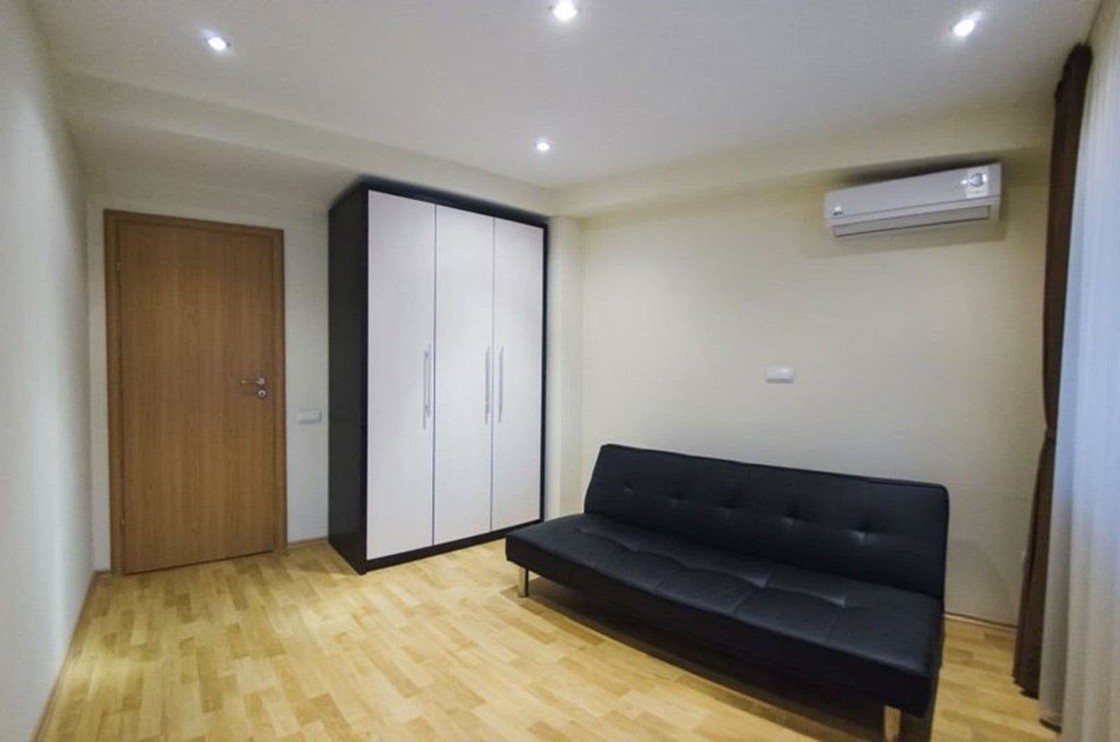 Prenájom bytu 2-izbový 75 m², U Půjčovny, Praha, Praha Prenájom bytu 2-izbový 75 m², U Půjčovny, Praha, Praha