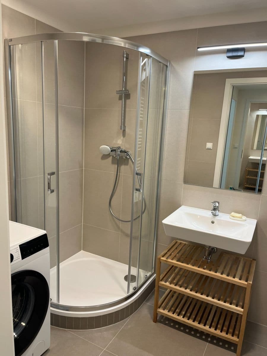 Prenájom bytu 1-izbový 32 m², Poděbradská, Praha, Praha Prenájom bytu 1-izbový 32 m², Poděbradská, Praha, Praha