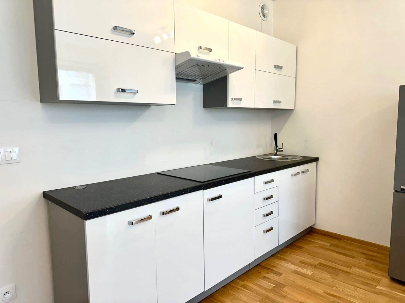 Prenájom bytu 1-izbový 37 m², Breitfeldova, Praha, Praha Prenájom bytu 1-izbový 37 m², Breitfeldova, Praha, Praha