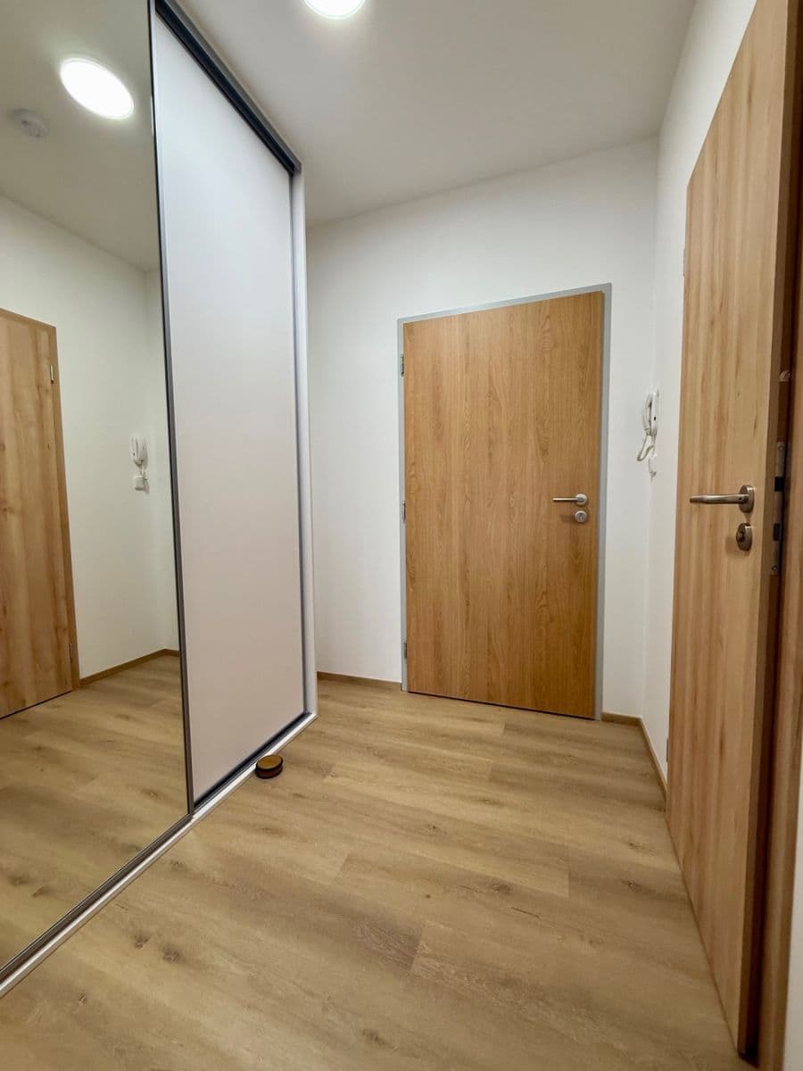 Prenájom bytu 1-izbový 34 m², Mochovská, Praha, Praha Prenájom bytu 1-izbový 34 m², Mochovská, Praha, Praha