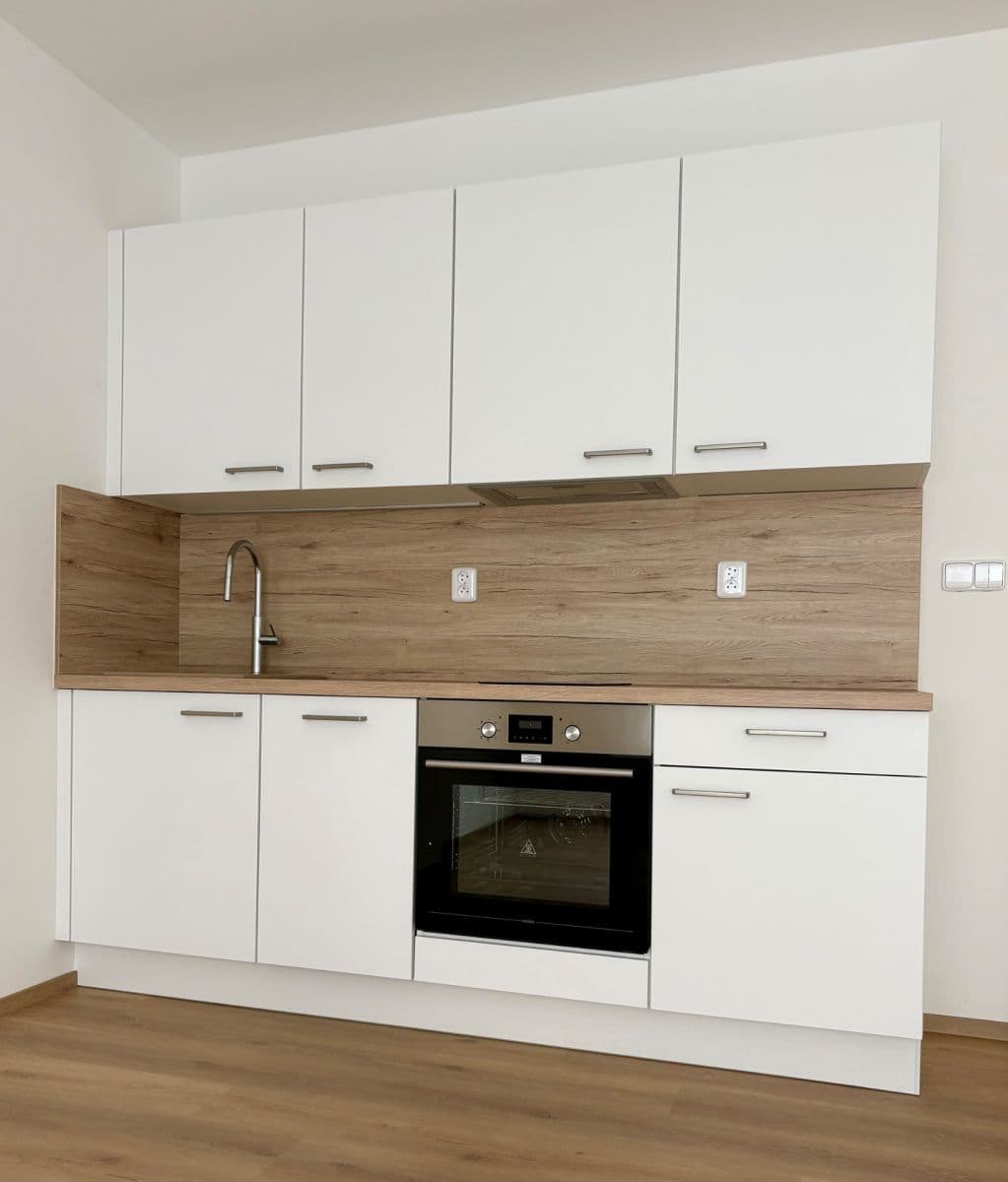 Prenájom bytu 1-izbový 34 m², Mochovská, Praha, Praha Prenájom bytu 1-izbový 34 m², Mochovská, Praha, Praha