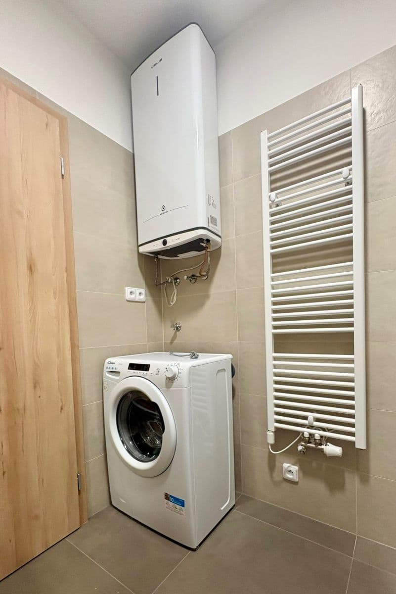 Prenájom bytu 1-izbový 34 m², Mochovská, Praha, Praha Prenájom bytu 1-izbový 34 m², Mochovská, Praha, Praha