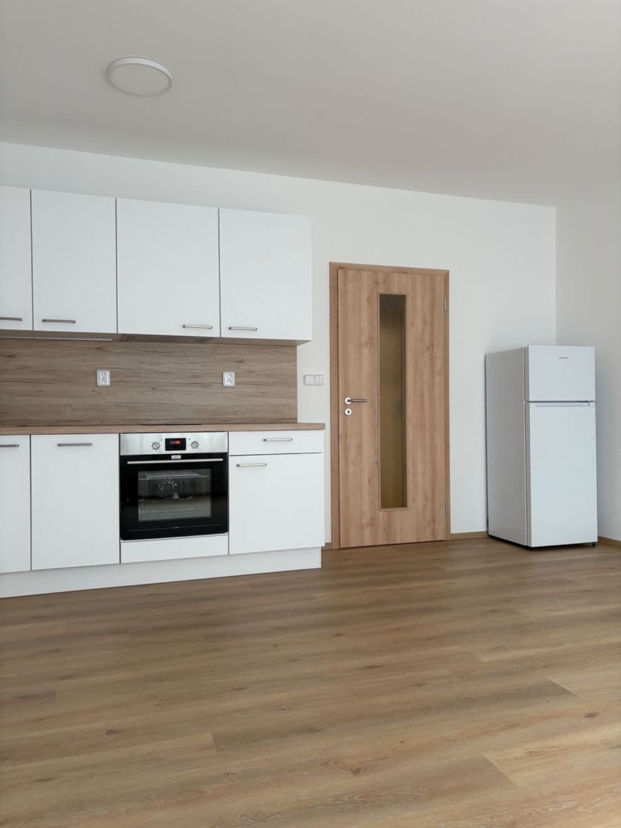 Prenájom bytu 1-izbový 34 m², Mochovská, Praha, Praha Prenájom bytu 1-izbový 34 m², Mochovská, Praha, Praha