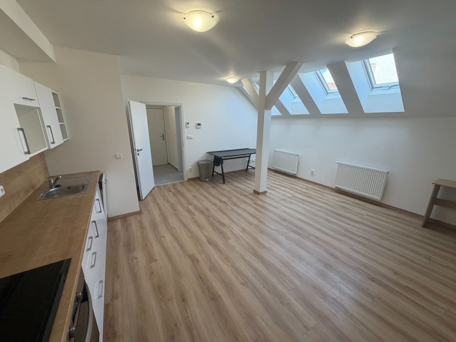 Prenájom bytu 1-izbový 35 m², Tovární, Plzeň, Plzeňský kraj Prenájom bytu 1-izbový 35 m², Tovární, Plzeň, Plzeňský kraj