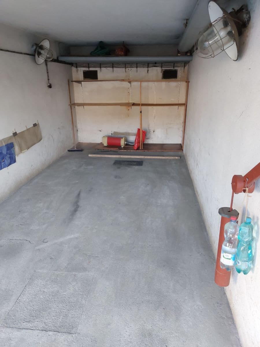 Prenájom garáže 17 m², Nad cihelnou, Praha, Praha Prenájom garáže 17 m², Nad cihelnou, Praha, Praha