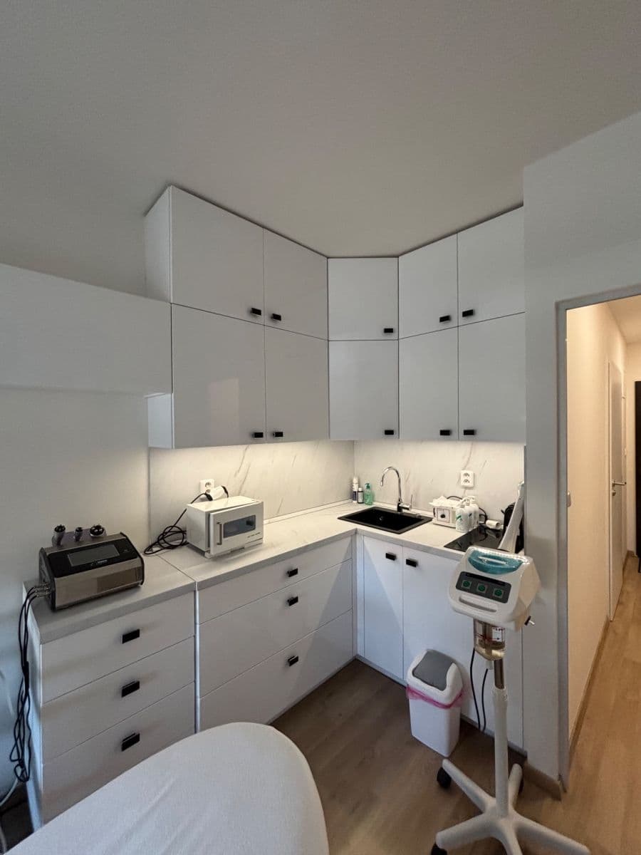 Prenájom nebytového priestoru 25 m², Peroutkova, Praha, Praha Prenájom nebytového priestoru 25 m², Peroutkova, Praha, Praha