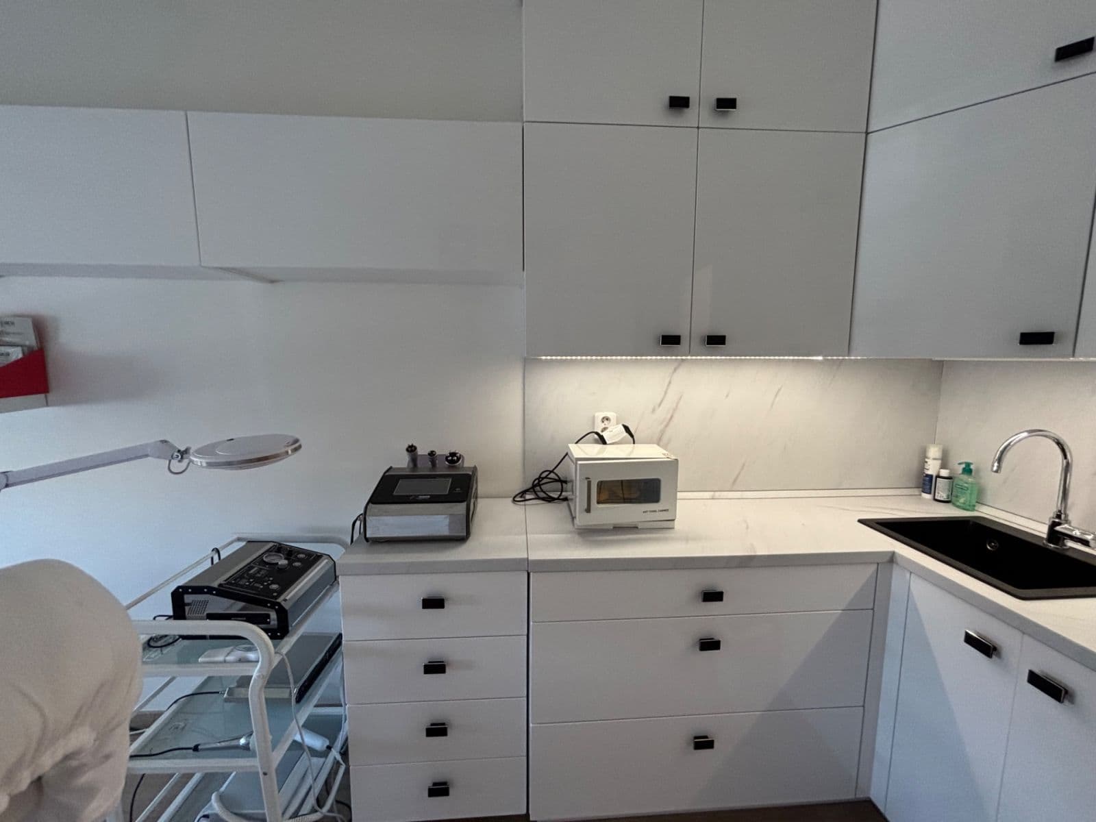 Prenájom nebytového priestoru 25 m², Peroutkova, Praha, Praha Prenájom nebytového priestoru 25 m², Peroutkova, Praha, Praha