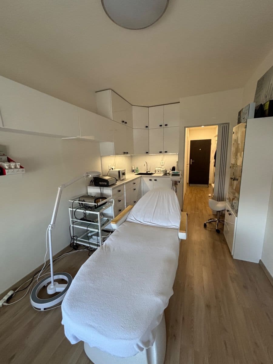 Prenájom nebytového priestoru 25 m², Peroutkova, Praha, Praha Prenájom nebytového priestoru 25 m², Peroutkova, Praha, Praha