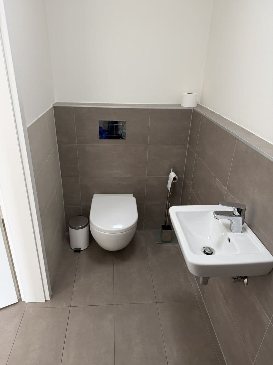 Prenájom bytu 3-izbový 84 m², Zvěřinova, Praha, Praha Prenájom bytu 3-izbový 84 m², Zvěřinova, Praha, Praha