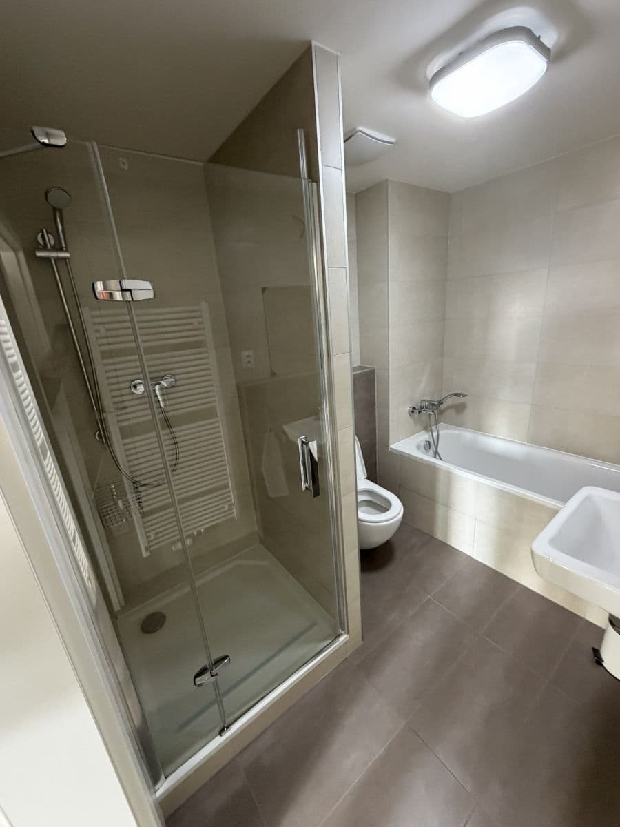 Prenájom bytu 3-izbový 84 m², Zvěřinova, Praha, Praha Prenájom bytu 3-izbový 84 m², Zvěřinova, Praha, Praha