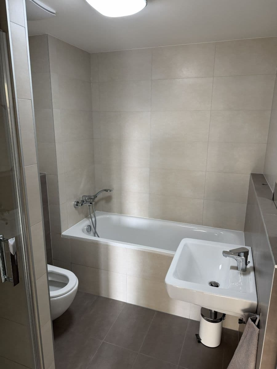 Prenájom bytu 3-izbový 84 m², Zvěřinova, Praha, Praha Prenájom bytu 3-izbový 84 m², Zvěřinova, Praha, Praha