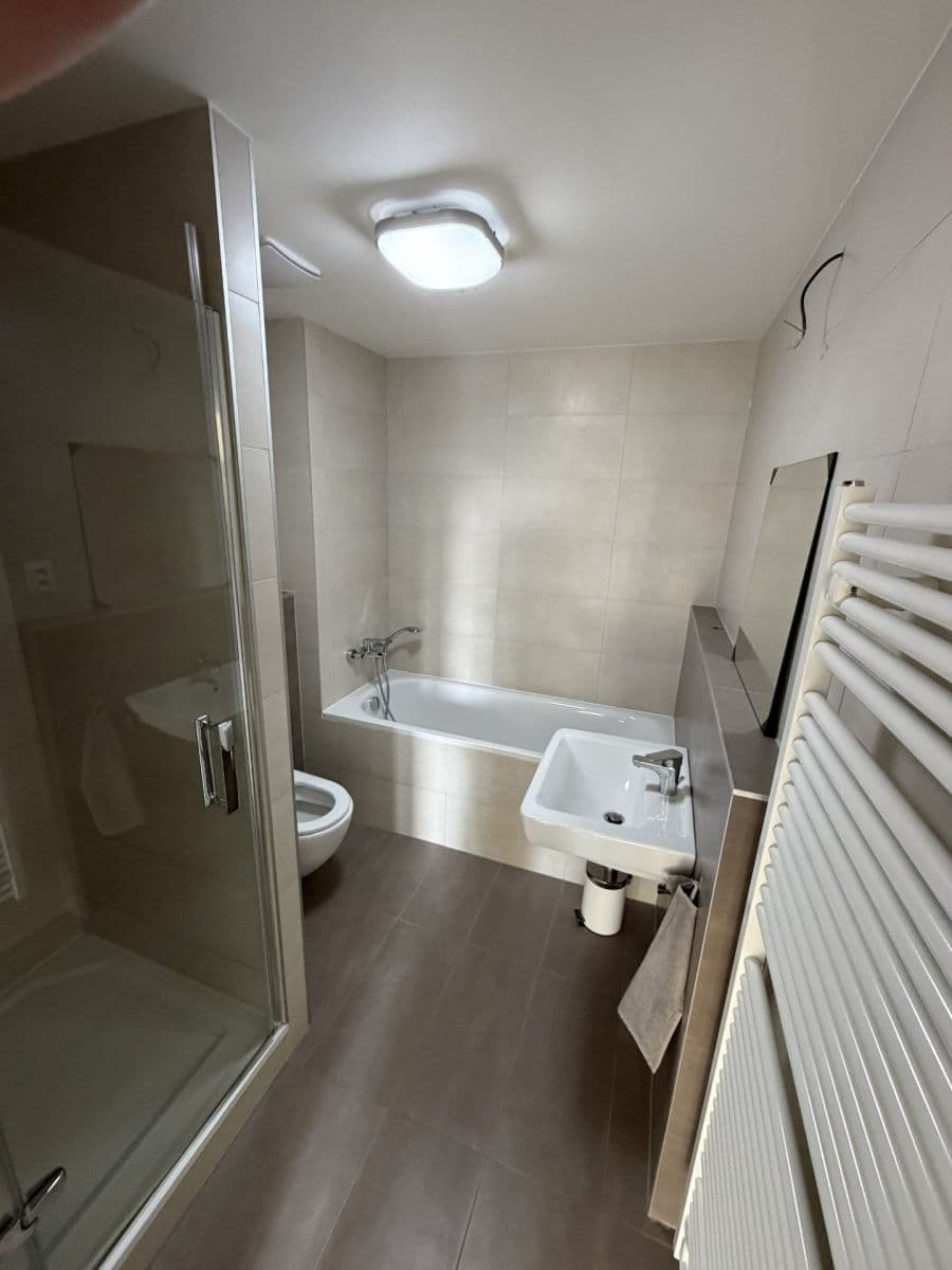 Prenájom bytu 3-izbový 84 m², Zvěřinova, Praha, Praha Prenájom bytu 3-izbový 84 m², Zvěřinova, Praha, Praha