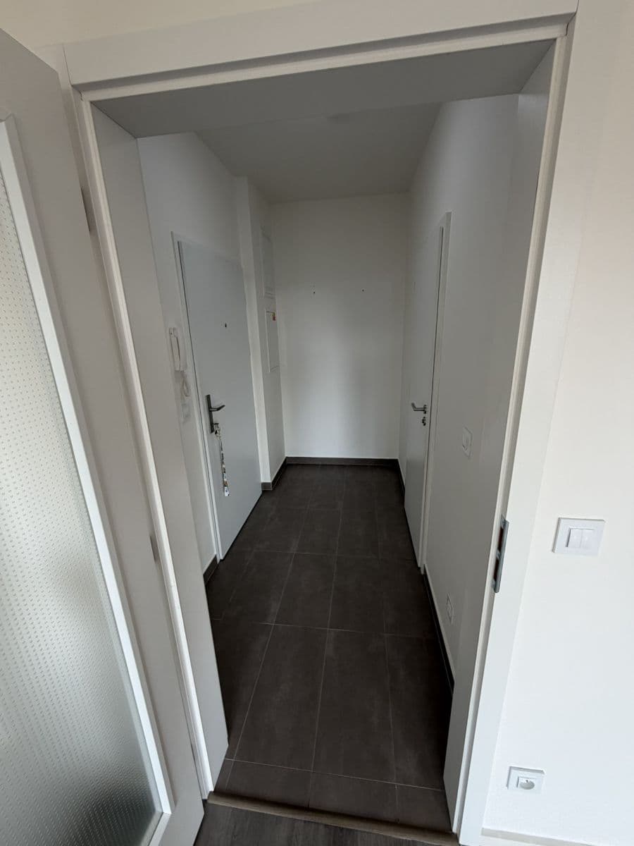 Prenájom bytu 3-izbový 84 m², Zvěřinova, Praha, Praha Prenájom bytu 3-izbový 84 m², Zvěřinova, Praha, Praha