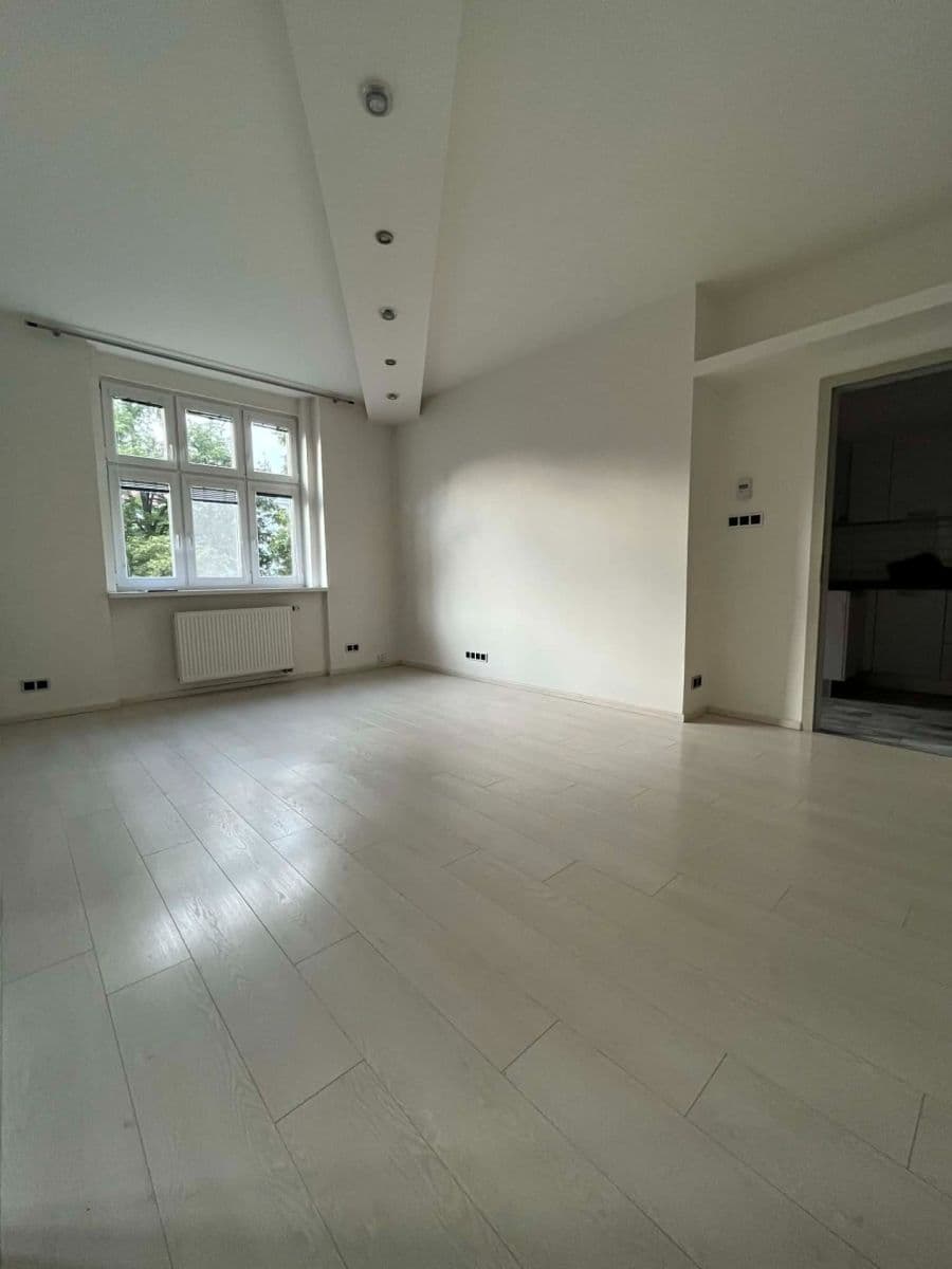 Prenájom bytu 2-izbový 59 m², Jeseniova, Praha, Praha Prenájom bytu 2-izbový 59 m², Jeseniova, Praha, Praha
