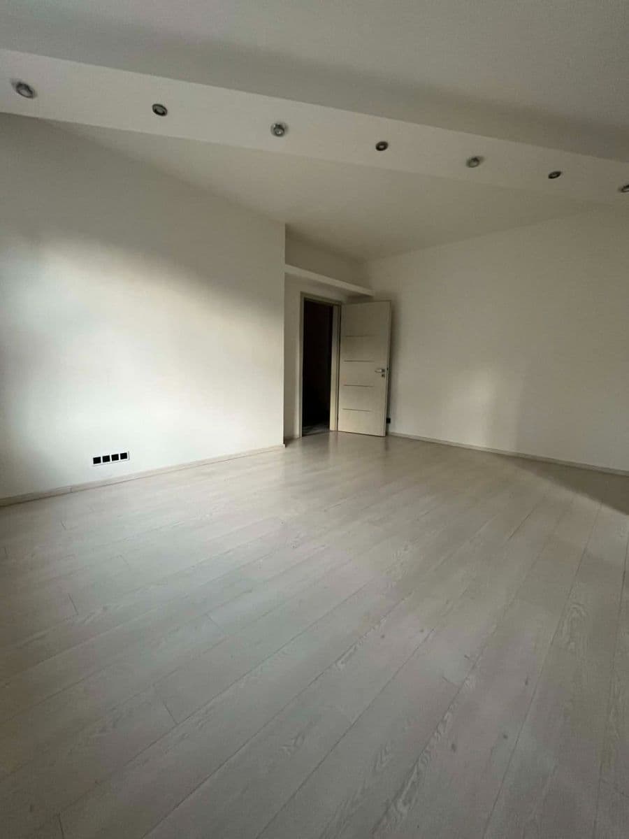 Prenájom bytu 2-izbový 59 m², Jeseniova, Praha, Praha Prenájom bytu 2-izbový 59 m², Jeseniova, Praha, Praha