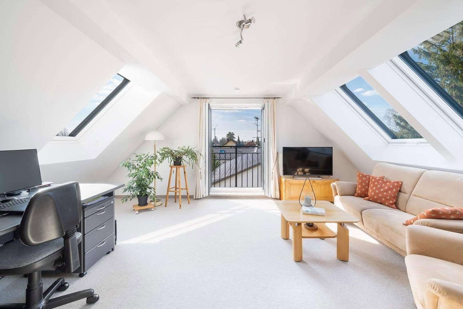 Prenájom bytu 3-izbový 87 m², Kniggestraße 12, München, Bavorsko Prenájom bytu 3-izbový 87 m², Kniggestraße 12, München, Bavorsko