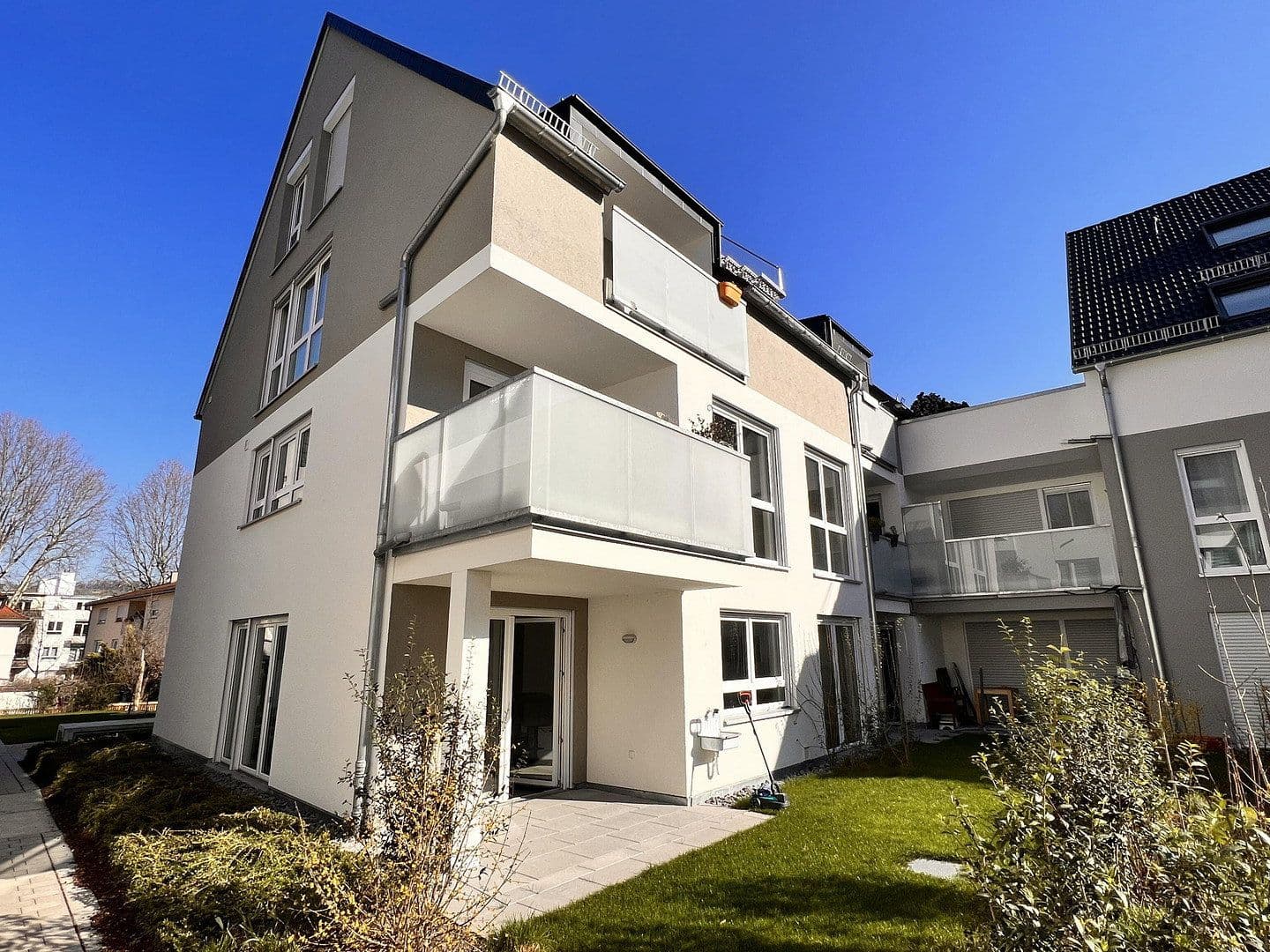 Prenájom bytu 3-izbový 86 m², Heilbronn, Bádensko-Wurttembersko Prenájom bytu 3-izbový 86 m², Heilbronn, Bádensko-Wurttembersko