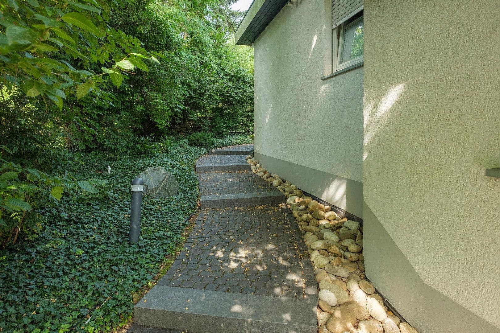 Predaj domu 228 m², pozemek 1.435 m², Ingelheim am Rhein, Porýnie-Falcko Predaj domu 228 m², pozemek 1.435 m², Ingelheim am Rhein, Porýnie-Falcko