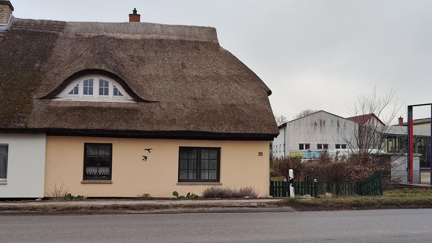 Predaj domu 92 m², pozemek 1.813 m², Dorfstraße 35, Putbus, Meklenbursko-Predpomoransko Predaj domu 92 m², pozemek 1.813 m², Dorfstraße 35, Putbus, Meklenbursko-Predpomoransko