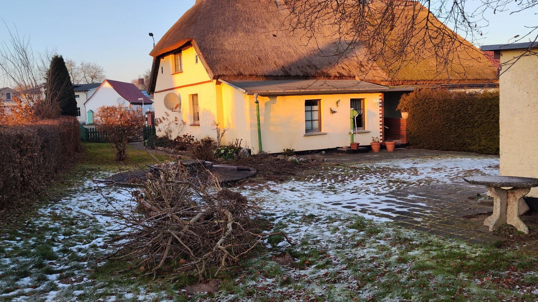 Predaj domu 92 m², pozemek 1.813 m², Dorfstraße 35, Putbus, Meklenbursko-Predpomoransko Predaj domu 92 m², pozemek 1.813 m², Dorfstraße 35, Putbus, Meklenbursko-Predpomoransko