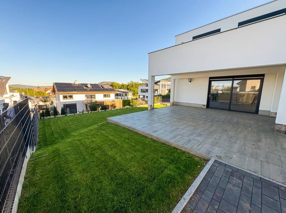 Prenájom domu 283 m², pozemek 657 m², Kassel, Hesensko Prenájom domu 283 m², pozemek 657 m², Kassel, Hesensko