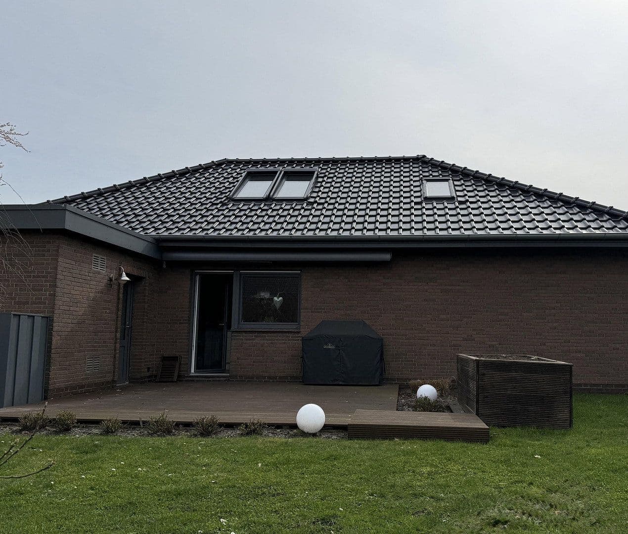 Predaj domu 128 m², pozemek 733 m², Roßfelde 12, Zetel, Dolné Sasko Predaj domu 128 m², pozemek 733 m², Roßfelde 12, Zetel, Dolné Sasko