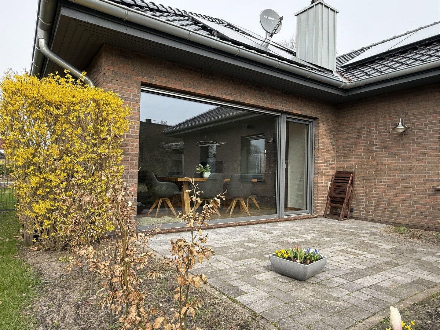 Predaj domu 128 m², pozemek 733 m², Roßfelde 12, Zetel, Dolné Sasko Predaj domu 128 m², pozemek 733 m², Roßfelde 12, Zetel, Dolné Sasko