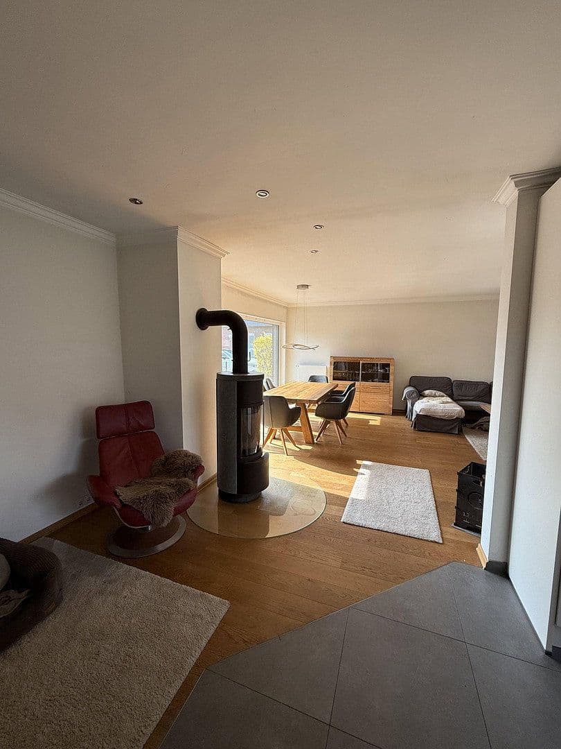 Predaj domu 128 m², pozemek 733 m², Roßfelde 12, Zetel, Dolné Sasko Predaj domu 128 m², pozemek 733 m², Roßfelde 12, Zetel, Dolné Sasko