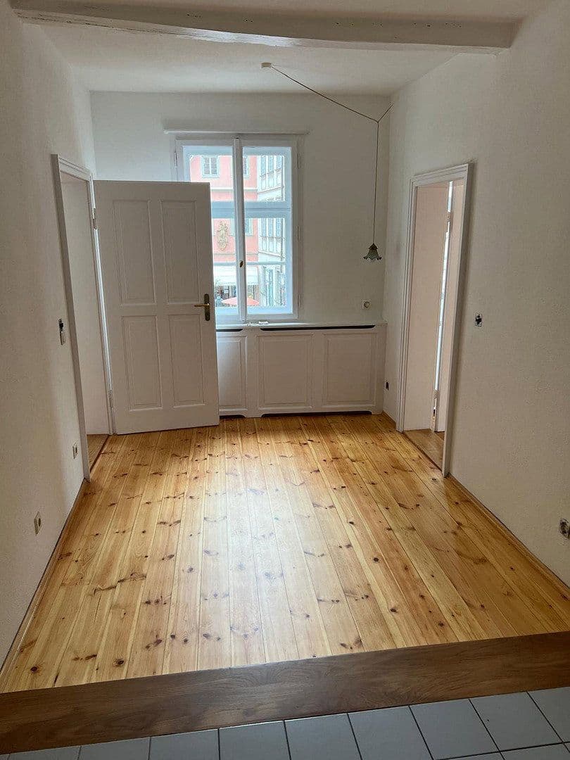 Prenájom bytu 3-izbový 90 m², Karolinenstraße 17, Bamberg, Bavorsko Prenájom bytu 3-izbový 90 m², Karolinenstraße 17, Bamberg, Bavorsko