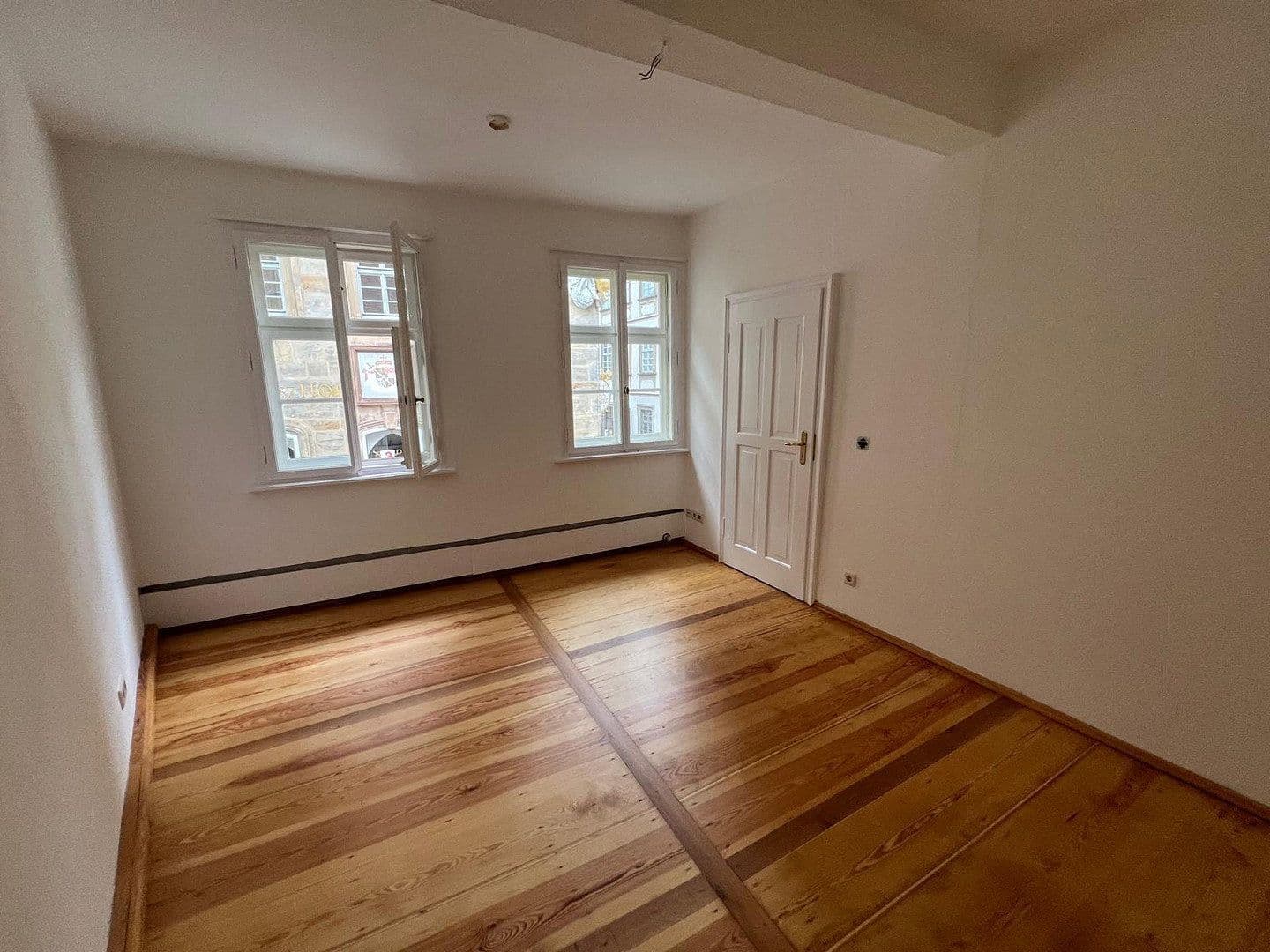 Prenájom bytu 3-izbový 90 m², Karolinenstraße 17, Bamberg, Bavorsko Prenájom bytu 3-izbový 90 m², Karolinenstraße 17, Bamberg, Bavorsko