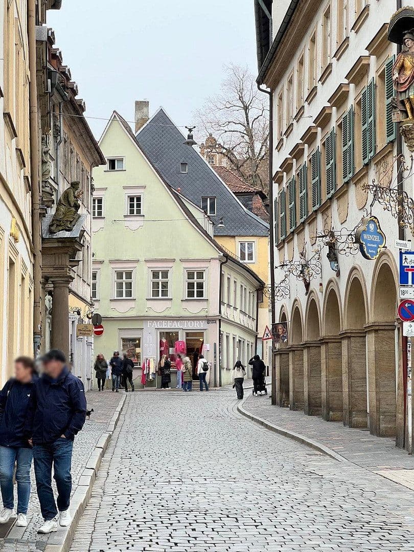 Prenájom bytu 3-izbový 90 m², Karolinenstraße 17, Bamberg, Bavorsko Prenájom bytu 3-izbový 90 m², Karolinenstraße 17, Bamberg, Bavorsko