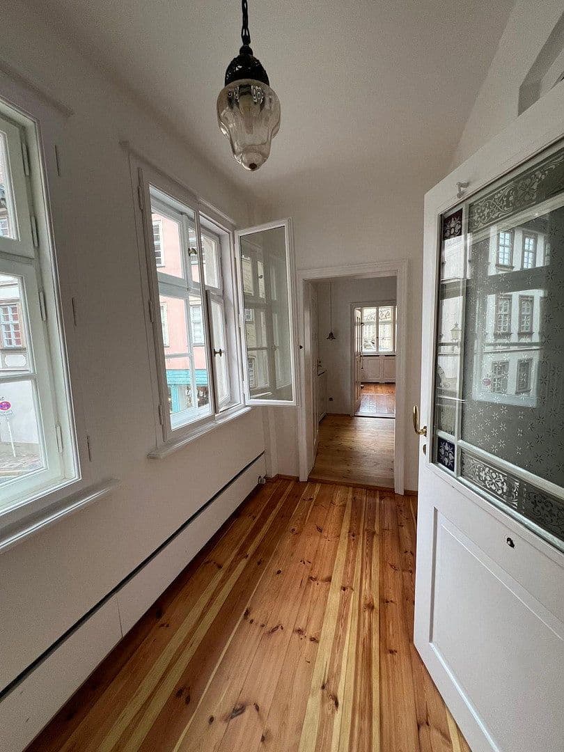 Prenájom bytu 3-izbový 90 m², Karolinenstraße 17, Bamberg, Bavorsko Prenájom bytu 3-izbový 90 m², Karolinenstraße 17, Bamberg, Bavorsko