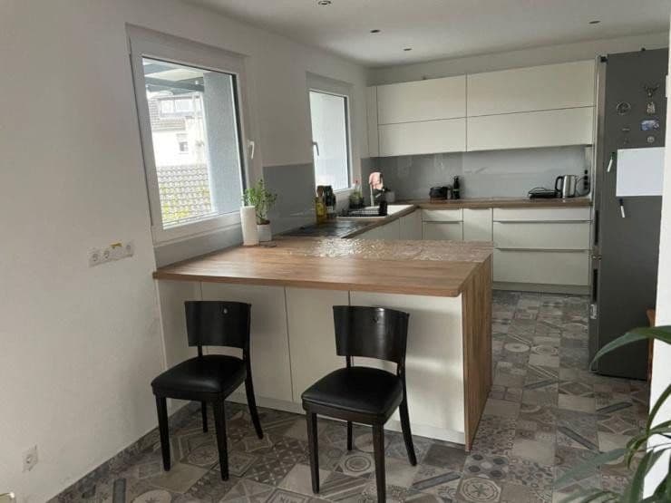 Prenájom bytu 4-izbový 100 m², Lengsdorfer Hauptstraße 97, Bonn, Severné Porýnie - Westfálsko Prenájom bytu 4-izbový 100 m², Lengsdorfer Hauptstraße 97, Bonn, Severné Porýnie - Westfálsko