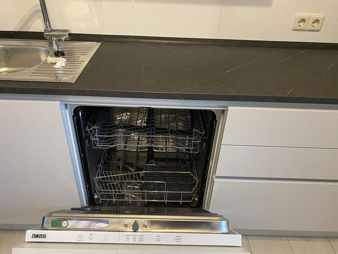 Prenájom bytu 3-izbový 66 m², Petersstrasse 59, Krefeld, Severné Porýnie - Westfálsko Prenájom bytu 3-izbový 66 m², Petersstrasse 59, Krefeld, Severné Porýnie - Westfálsko