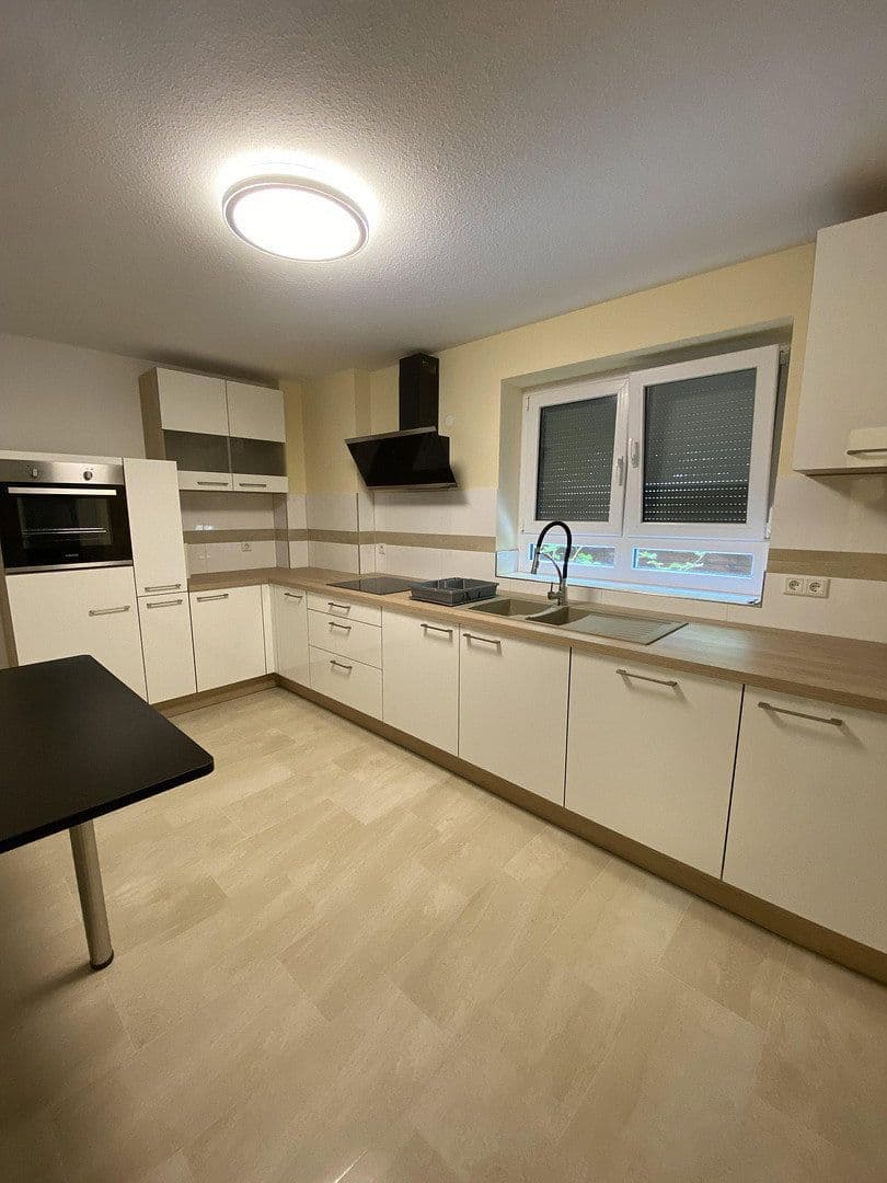 Prenájom bytu 3-izbový 95 m², Wiesbaden, Hesensko Prenájom bytu 3-izbový 95 m², Wiesbaden, Hesensko