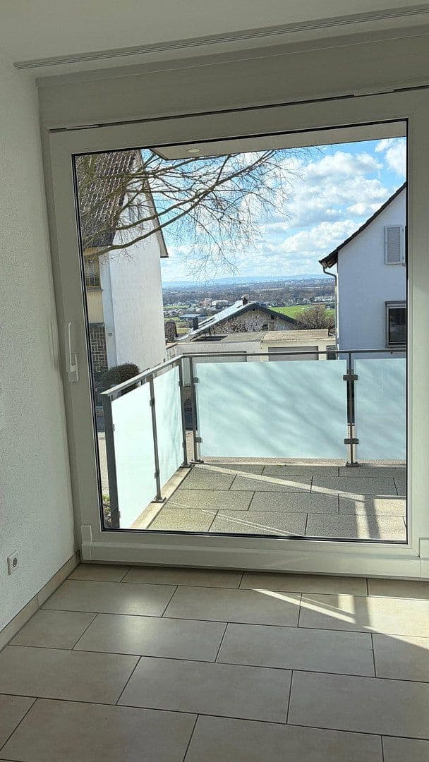 Prenájom bytu 3-izbový 131 m², Weinheim, Bádensko-Wurttembersko Prenájom bytu 3-izbový 131 m², Weinheim, Bádensko-Wurttembersko